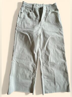 NEW! Women’s Wide-Leg off white crop jeans perfect condition never worn
